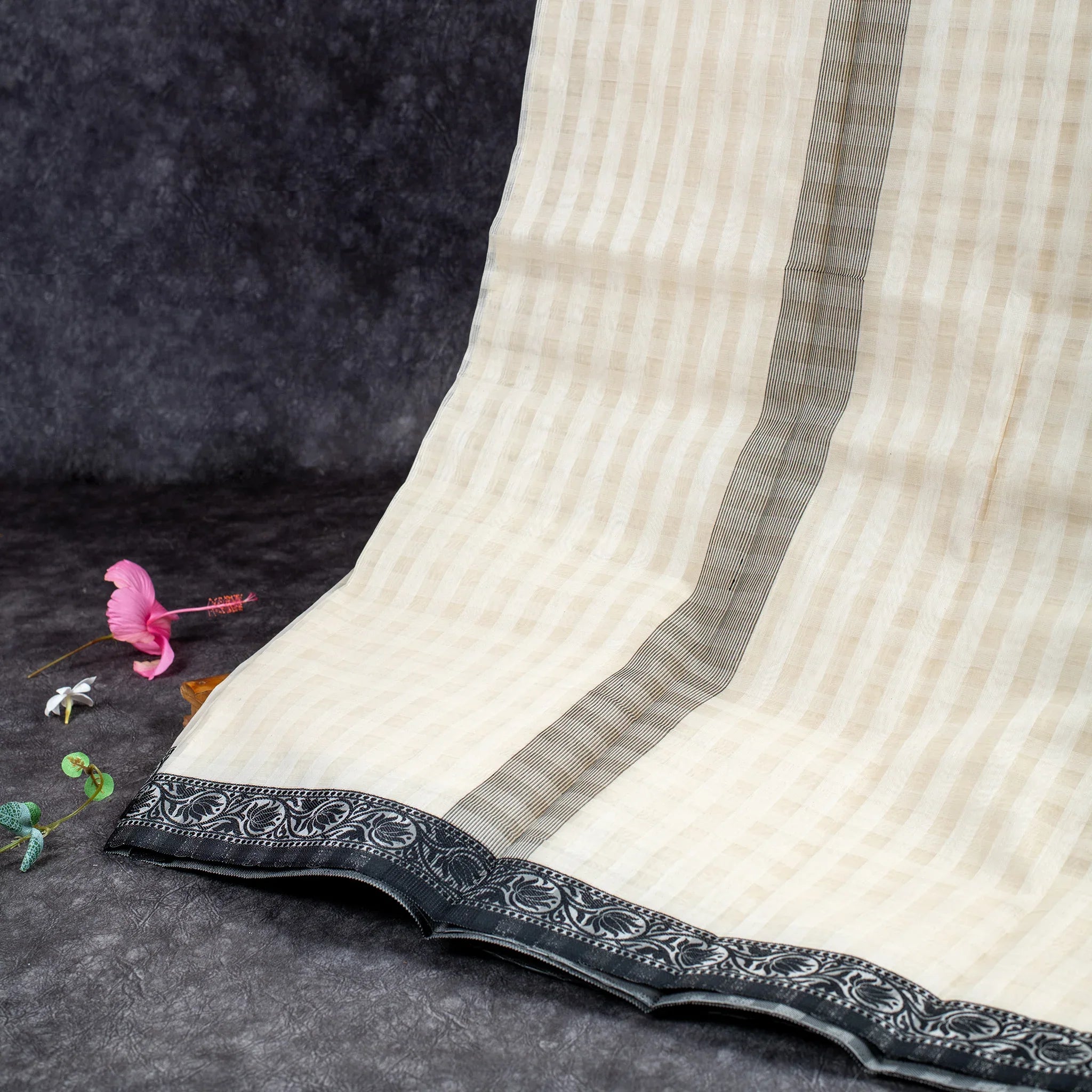 Handloom Cotton Weaving Saree - Cream - Kleem Boutique