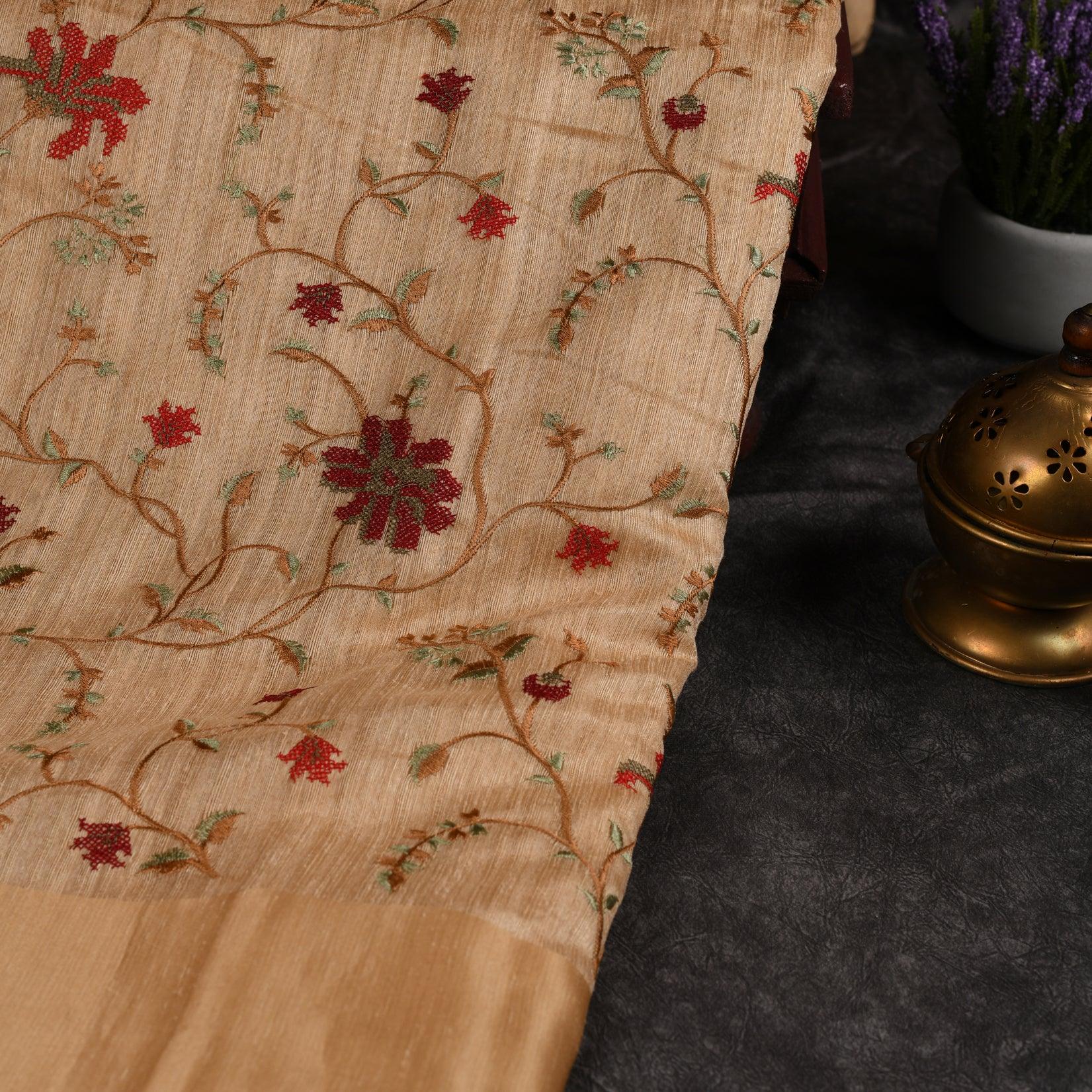 Tussar Jute Off-White Saree with Cross-Stitch Embroidery and Scallop Border Secondary image